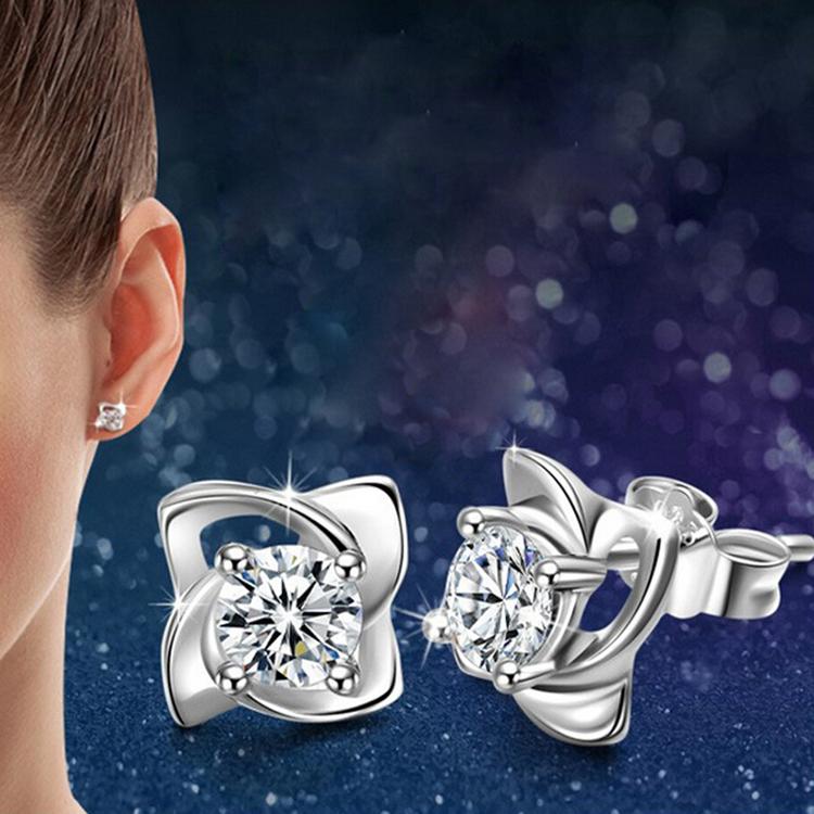 MEN DIAMOND EARRING