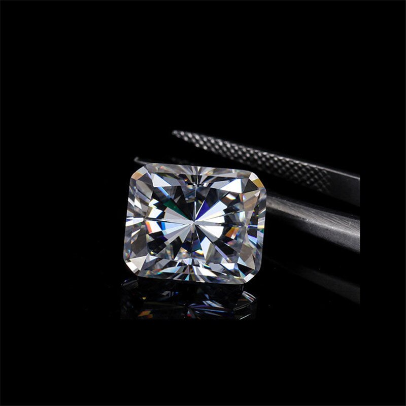 MEN DIAMOND EARRING