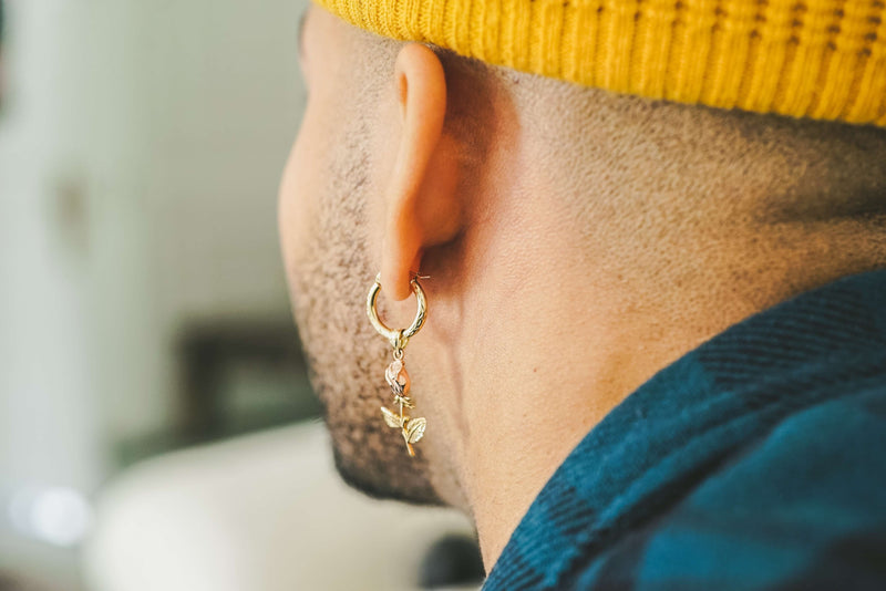 MEN GOLD EARRING